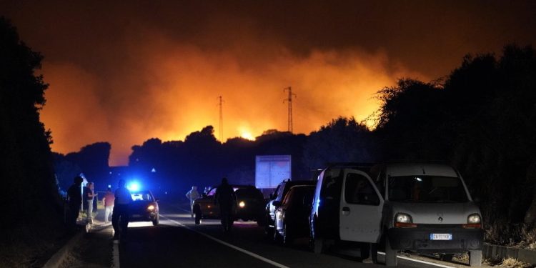 Incendi Sardegna, fiamme a Cuglieri (Foto: 2021, LaPresse)