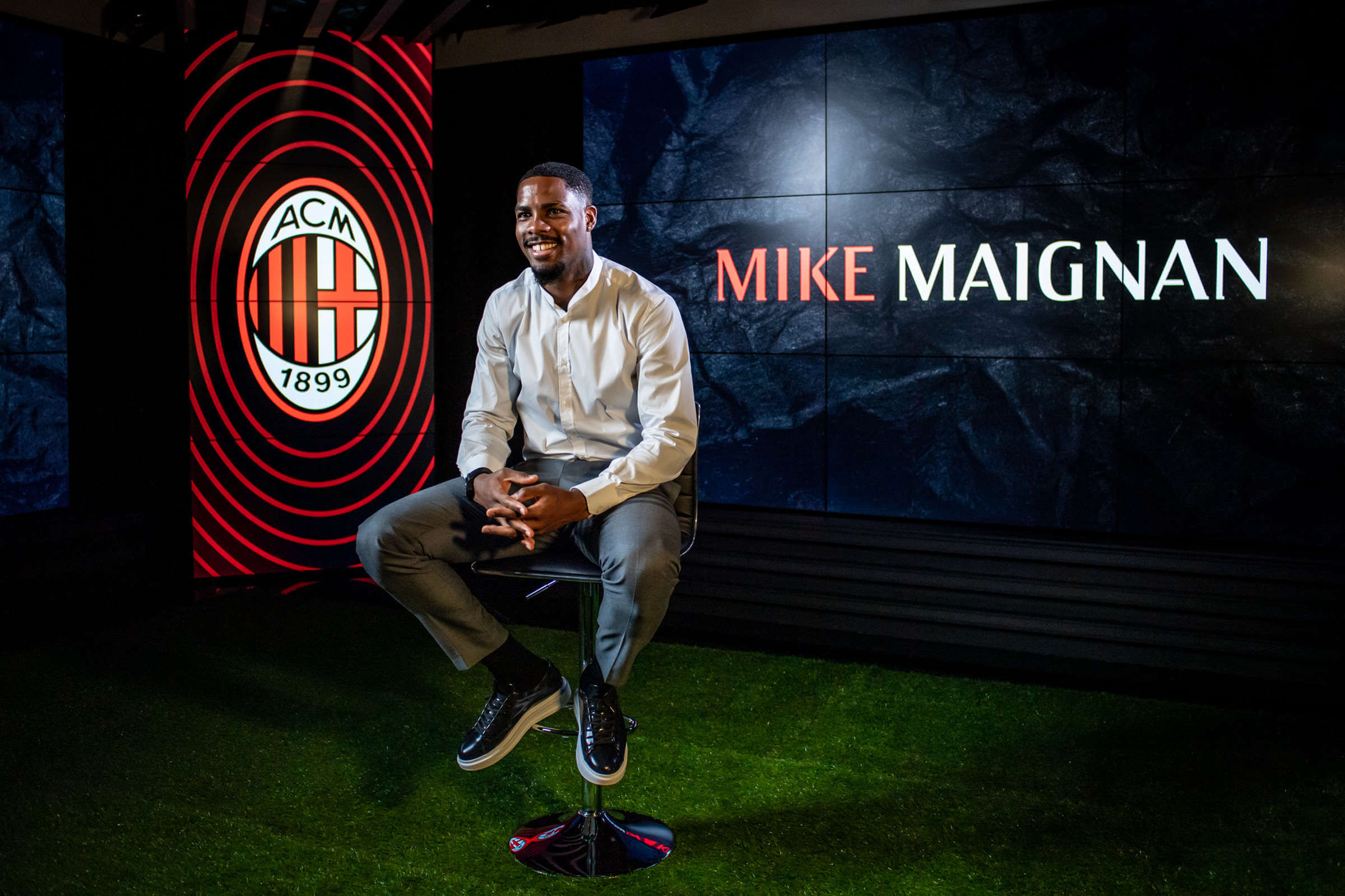 Майка меньяна. Майк Меньян Милан. AC Milan Mike Maignan 2021. Меньян в Милане. Меньян Милан фото.