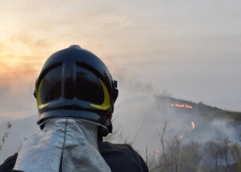 Incendio (foto: Twitter Vigili del Fuoco)