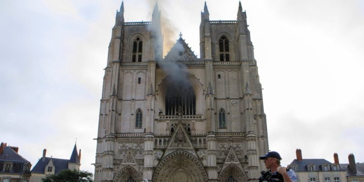 Incendio Cattedrale Nantes