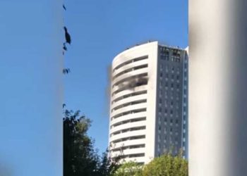 Video incendio grattacielo Milano, da Youtube La Stampa