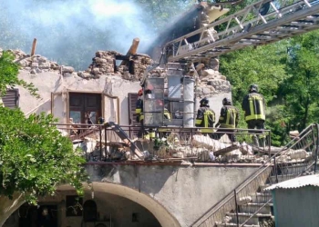 Esplosione a Pontremoli (Foto: Twitter Vigili del Fuoco)