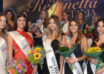 Giada Stabile (al centro), Miss Reginetta d'Italia 2021