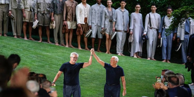 Leo Dell'Orco Giorgio Armani alla Milano Fashion Week 2021 (Foto: LaPresse)