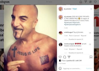 Dj Aniceto, tatuaggio green pass (Foto Instagram)