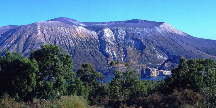 vulcano fumo sottosuolo