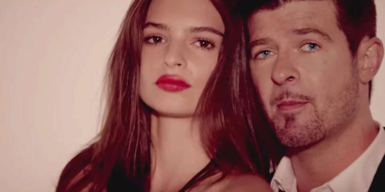 Emily Ratajkowski sul set del videoclip "Blurred Lines"
(Foto: web)