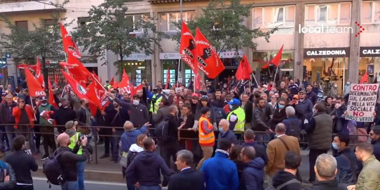 Cgil contesta a Milano (Foto: da Local Team, YouTube)