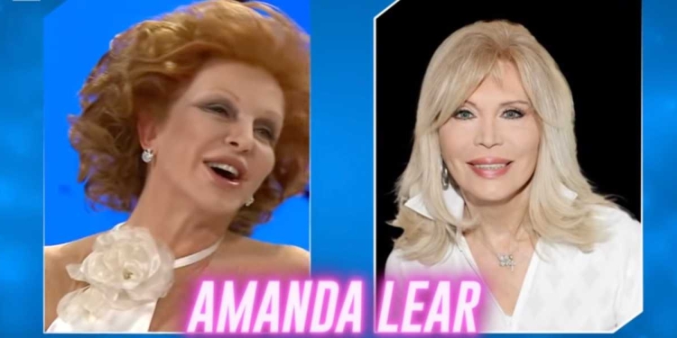 Alba Parietti è Amanda Lear