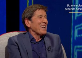 Gianni Morandi da Maurizio Costanzo (Canale 5)