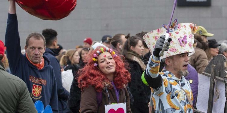 Olanda, protesta contro le restrizioni anti-Covid (LaPresse)