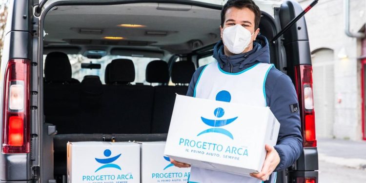 Progetto Arca ritiro pacchi alimentari