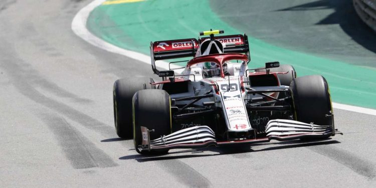 Antonio Giovinazzi al volante dell'Alfa Romeo in Formula 1 (Foto LaPresse)