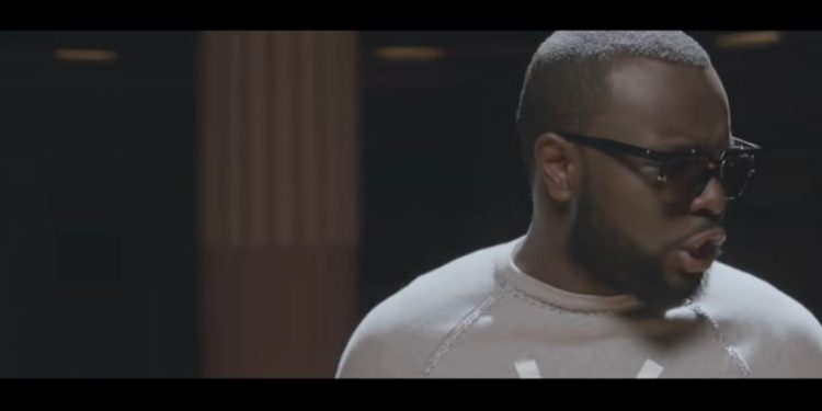 Il rapper Gims, screen da Youtube