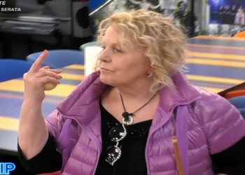 Katia Ricciarelli dito medio