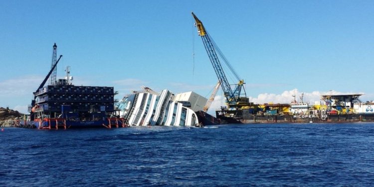 Le operazioni di recupero della Costa Concordia (foto: Pixabay)