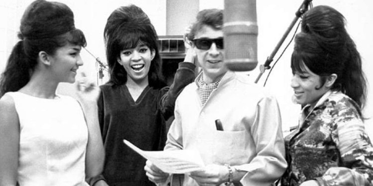 Phil Spector con le Ronettes