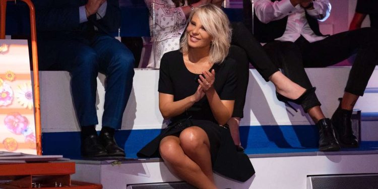 Maria De Filippi conduce "C'è posta per te"