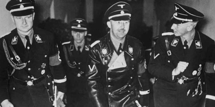 Heinrich Himmler (1900-1945) (al centro), capo delle SS (foto dal web)