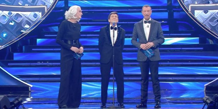 Drusilla Foer con Gianni Morandi e Amadeus a Sanremo 2022