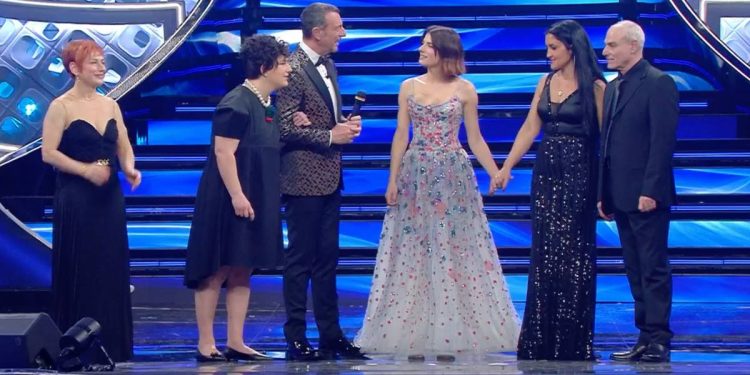 Maria Chiara Giannetta a Sanremo 2022 con i suoi "guardiani"