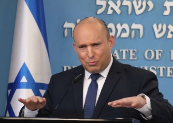 Il premier dimissionario  israeliano Naftali Bennett (LaPresse)