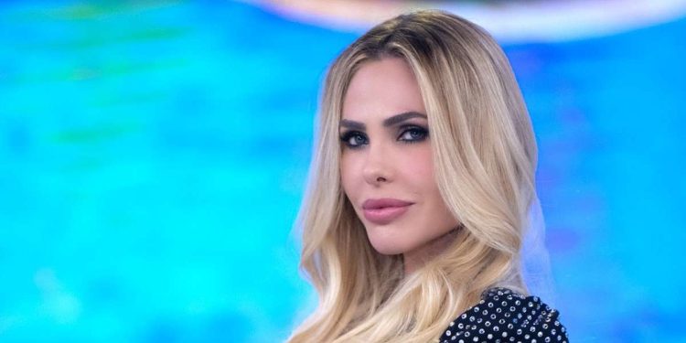 Ilary Blasi, conduttrice Isola dei Famosi 2022