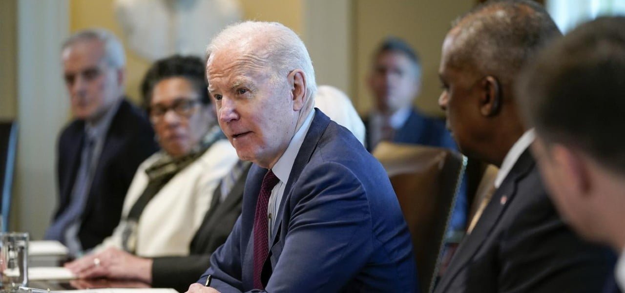 Il presidente Usa Joe Biden presiede una riunione di gabinetto alla Casa Bianca (LaPresse)