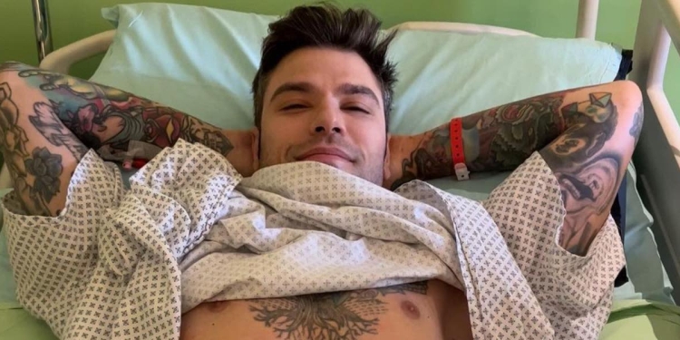 Fedez operato: la foto dall'ospedale (Instagram)