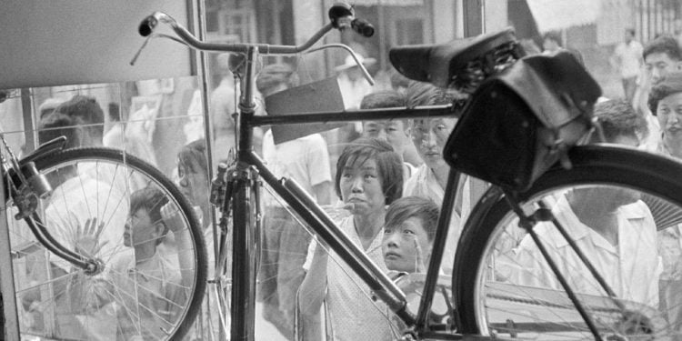 Una foto di H. Cartier Bresson in mostra al Mudec: "CHINA. Beijing. 1958"