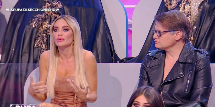 Elena Morali, Pupa e secchione show