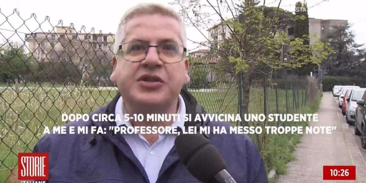 Prof minacciato in classe, Storie Italiane