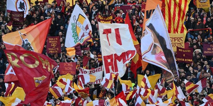 SuperLega, tifosi della Roma contro la società (Foto LaPresse)