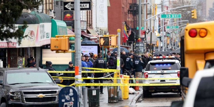 New York, la stazione del metro di Brooklyn (LaPresse)