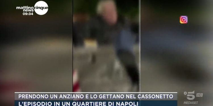 Anziano nel cassonetto, screen da Mattino5