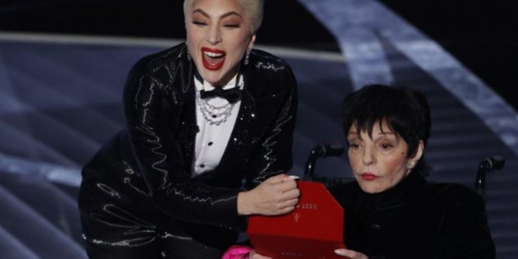 Liza Minnelli e Lady Gaga alla Notte degli Oscar