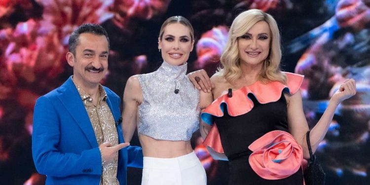 Nicola Savino, Ilary Blasi e Vladimir Luxuria all'Isola dei famosi 2022