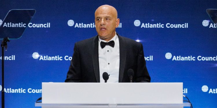 Claudio Descalzi premiato all'Atlantic Council