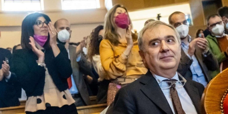 Il presidente dell'Anm, Giuseppe Santalucia, durante un'assemblea (LaPresse)