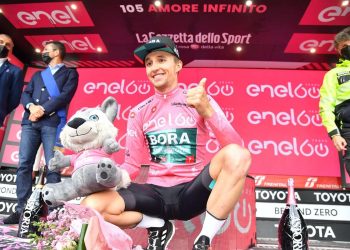 Hindley maglia rosa Giro d'Italia