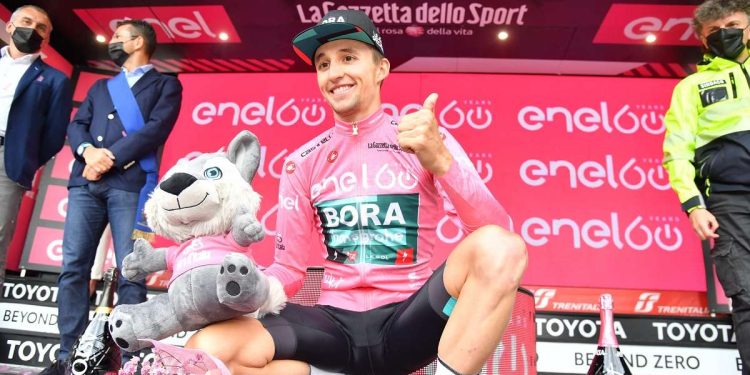 Hindley maglia rosa Giro d'Italia