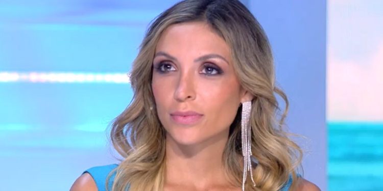 Beatriz Marino in studio all'Isola dei Famosi (Foto: web)