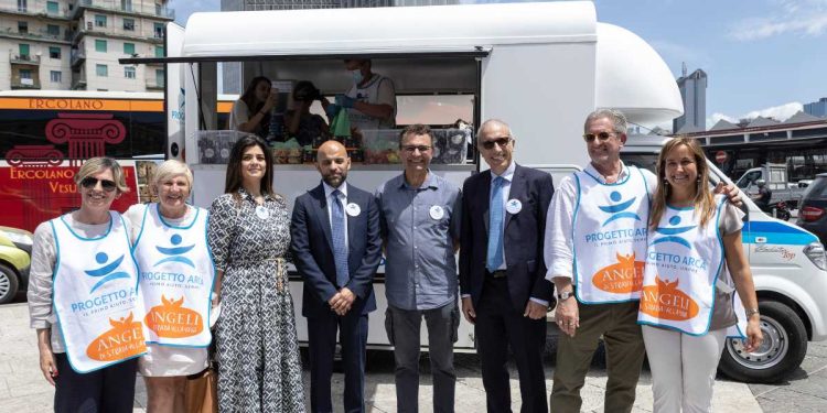 A Napoli arriva Cucina mobile-food truck (Foto credit: Valerio Muscella)