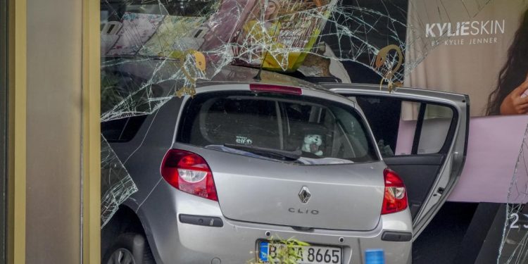 Germania, auto sulla folla a Berlino (Foto: 2022, LaPresse)