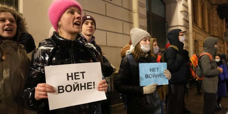 Le proteste in Russia contro la guerra (Lapresse)