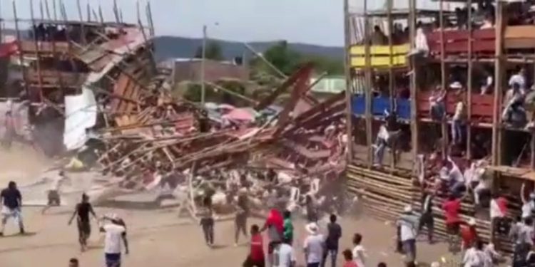 Colombia, crollano spalti di un'arena durante corrida