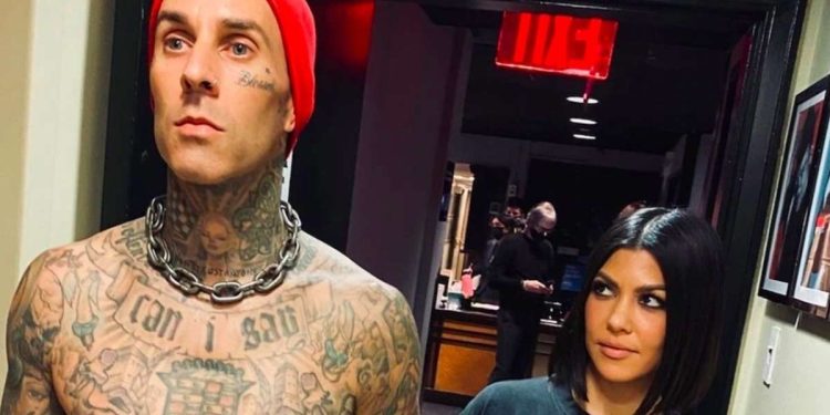 Travis Barker e Kourtney Kardashian
(Foto: web)