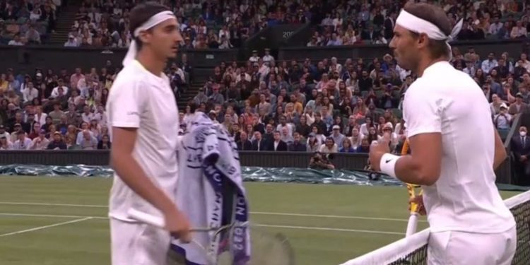 Sonego e Nadal durante match Wimbledon 2022