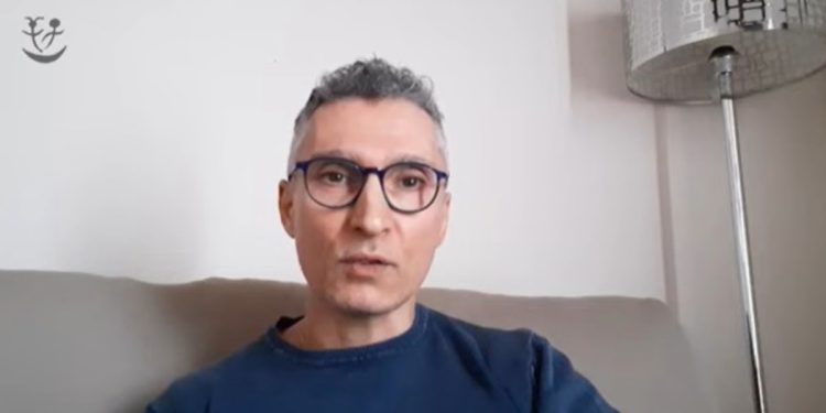 Fabio Bacà (screen da video YouTube di "Adelphi")