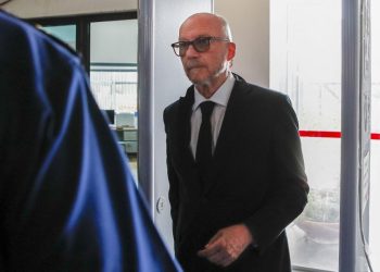 Paul Haggis in tribunale a Brindisi (Foto: 2022, LaPresse)